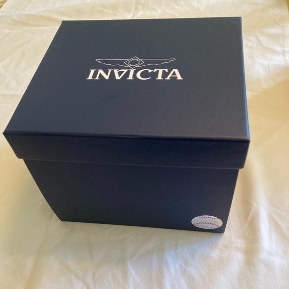 Invicta MLB Boston Red Sox Women's Limited Edition Watch 38mm Silicone b… - Picture 4 of 5